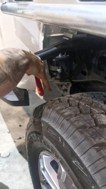 <p>Measure and cut the 45-degree fuel hose to fit the fuel filler.</p><p>Ensure that when measuring, it fits to the bracket.</p>