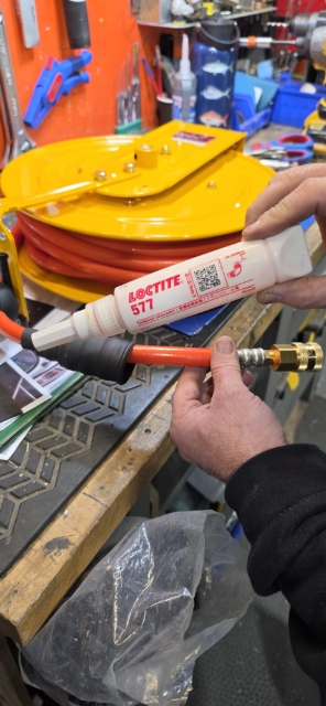 <p>Ensure to use thread sealant when putting the air fitting on.</p>