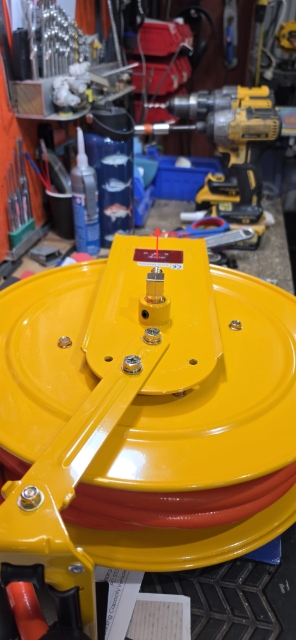 <p>Make sure the air fitting is facing the way of the arrow.</p>