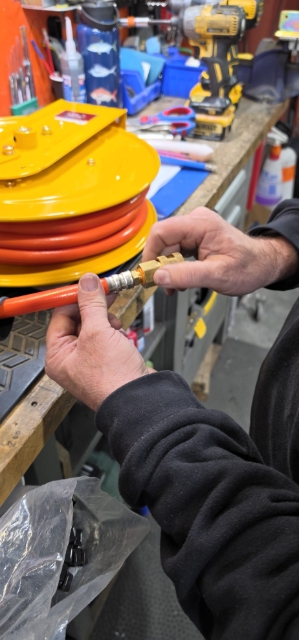 <p>Fit the female air fitting onto the end of the hose.</p>