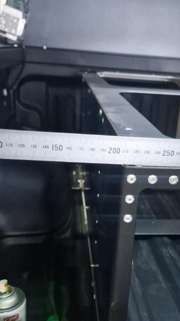 <p>Ensure there is an equal length on each side of the stowloks.</p><p><br></p>
