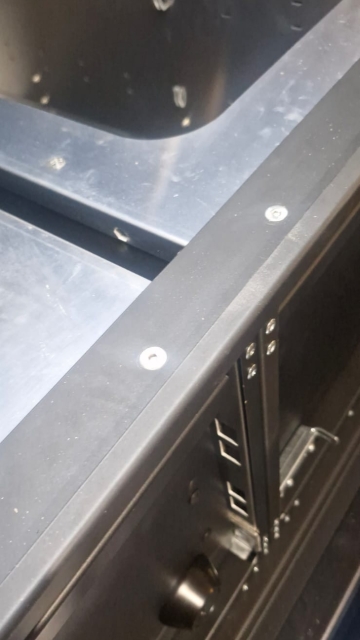 <p>Fit the J-bar to the top of the stow loks using CSK M6 Bolts.</p>