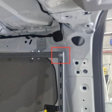<p>Fit the Versi frame together using M8 x 40mm hex head bolt with a M8 penny washer, and then use a M8 nyloc nut to tighten.</p>