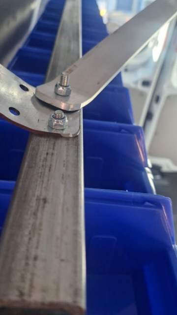 <p>Fit the flat bar to the outside brackets and put them on the inside bolt.</p>