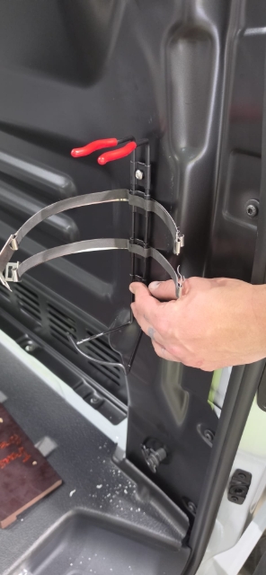 <p>Fit the fire extinguisher mount to the wall using M6x16 Button head bolts.</p>