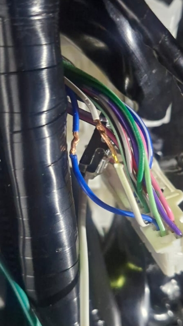<p>Using a pair of wire strippers, strip back approximately 10mm of insulation from both the Blue wire and the White/Black (White with Black stripe) wire.</p>