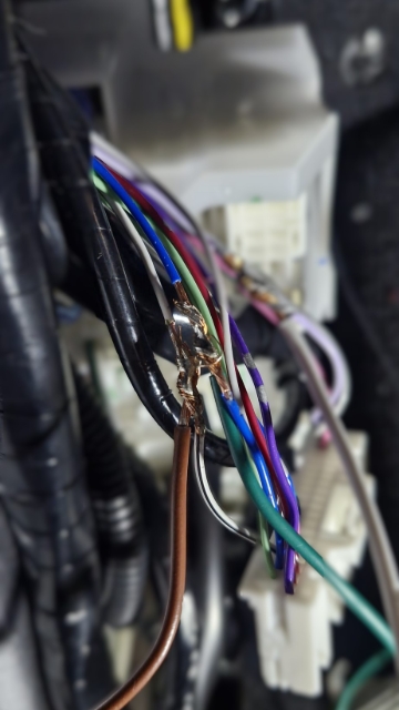 <ul><li><p>Connect & Solder: Brown → White/Black | Green → Blue. (Ensure 100% solder coverage).</p></li><li><p>T-Joint: Cut/strip the solid White wire and place it into the T-Joint.</p></li></ul><p></p>
