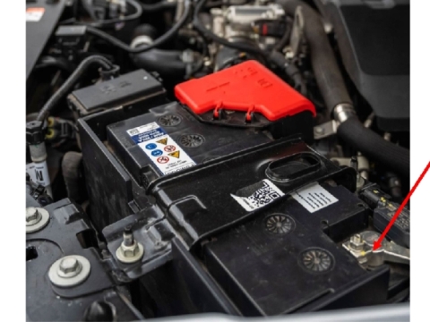 <p>Disconnect the negative battery terminal before starting any work.<br></p>