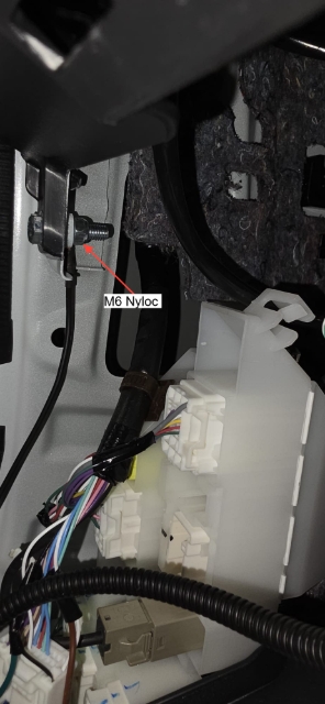 <p>Fit an M6 Nyloc nut to the M6 x 20 bolt and tighten.</p>