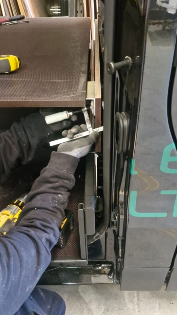 <p>Fit the smaller brackets to the split drawer extension and underneath the false floor. Drill an 8.5mm hole. Tighten using M8 x 40mm with x2 M8 flat head washers and an M8 nyloc washer.</p><p></p>