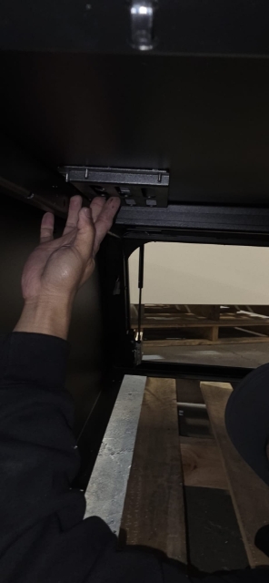 <p>Fit the filter holder inside the canopies onto the cap screws.</p>