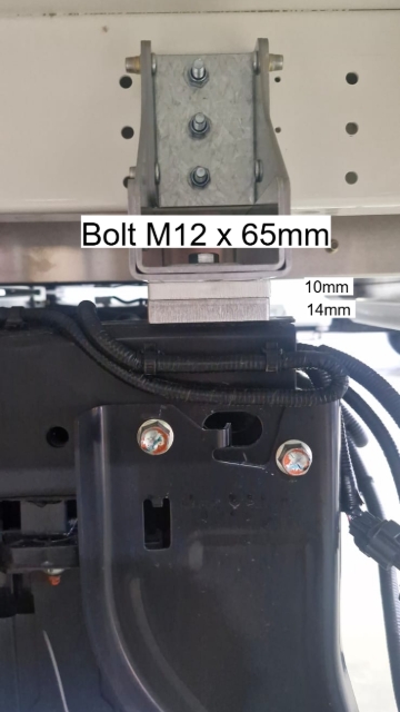 <p>TRITON EC REAR</p><p>Distance from the front of the chassis: 1626.4mm</p><p>Hole's position on the crossmember: Third hole from the outside</p>