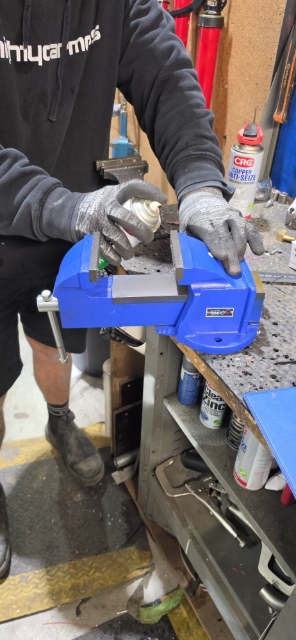 <p>Spray the vice with soft seal.</p>
