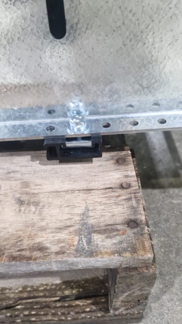 <p>Before fitting the drawer, install the low-profile bar into the correct mounting hole for your specific vehicle model, as shown in the diagram in Step 7.</p>