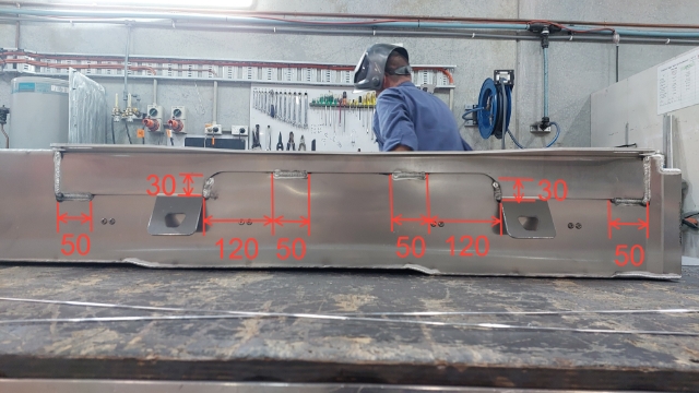 <p>Mark and MIG weld mounts to side of drawer body as shown.</p><p>Clean welds with rag and wire brush.<br></p>