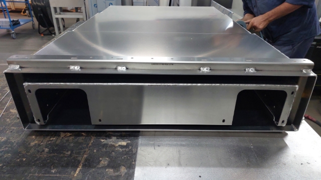<p><span>MIG weld mount to drawer body wrapping end welds 10mm around back side of mount. Use TIG torch to blend end welds around mount. </span></p><p><span>Square up mount with mallet if needed.</span></p><p>Clean welds with rag and wire brush.</p>