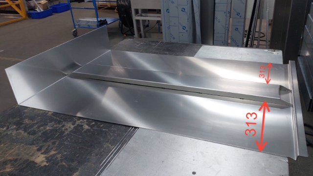 <p>Prep parts of drawer body ready for welding.</p><p>Locate stiffener in centre of panel 313mm from each edge.</p><p><br></p>