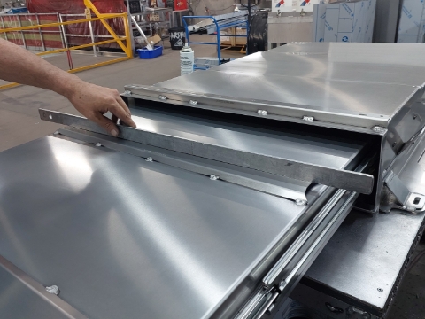 <p>Using straight edge check drawer isn't bowed on inner drawer stiffeners and camera mount. Tap with mallet to flatten if needed.</p><p>Open and close drawer to make sure everything works smoothly.</p>