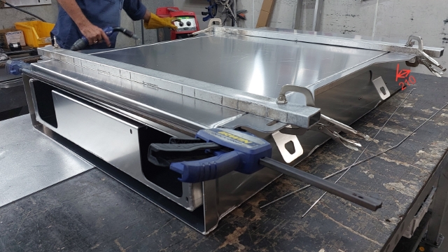 <p>Clamp mounts to drawer body as shown. Mounts located 210mm from back of drawer body.</p>