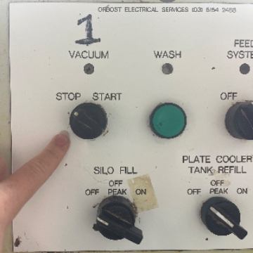 <p><span>Once milk filters are drained turn plant vacuum switch OFF.</span></p><p>(near cups on)</p>