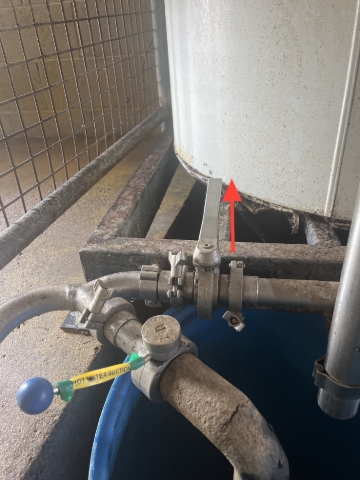 <p><span>Close cold water taps to stop suction from drum AFTER the water in calf vat hose runs clear.</span></p><p>Fill the cold-water drum by opening tap above the drum so it’s ready for the next wash.&nbsp;</p><p>(The silver handle should now be facing towards the hot water service).</p>
