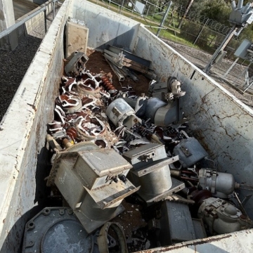 <p><strong>Finishing the Job</strong></p><p>Remaineder of the soil/ceramic will need to be spread in and mixed at yard after separating.</p><p>Waste Tracking Form needs to be completed via Sandra or Bridgette.</p><p>Waste soil to be taken to Veolia for disposal as high level.</p>