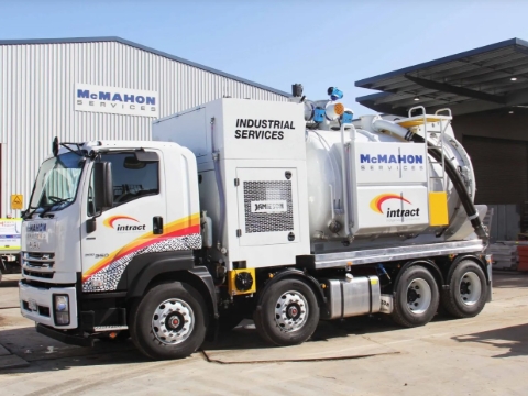 <p>Vac truck all the oils out of the RORO bin. Should only be around 200 litres total</p>