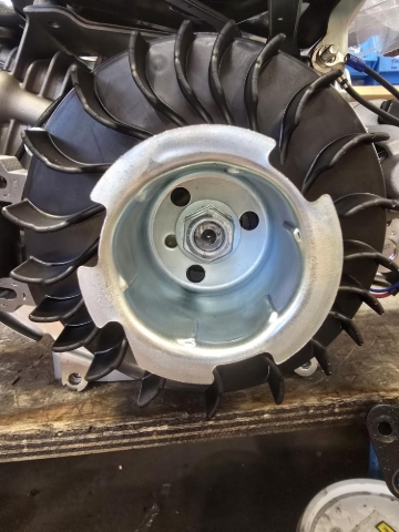 <p>Tighten crankshaft nut to 51.5Nm</p>