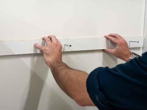 <p><span>Identify
wall construction (I.e. brick, ply-lined, timber stud, metal stud) and select the
correct fixings. </span></p><p><span>Typically, 5 x 70mm screws can be used. </span><br></p>