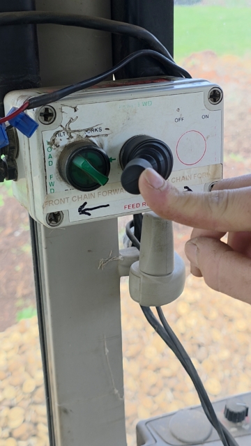 <p>Toggle this switch forward to activate side conveyor and push feed onto conveyor </p>
