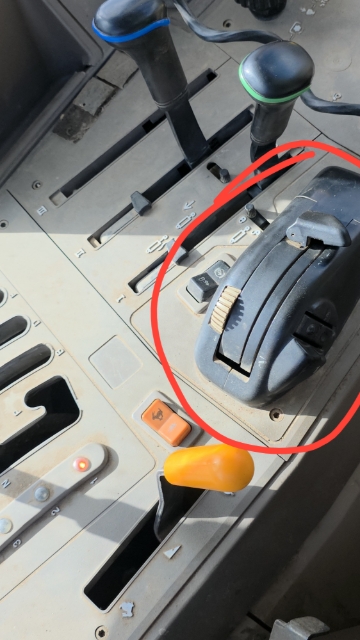 <p>Refer to instruction on how to operate John Deere Tractor: <a target="_blank" rel="noopener noreferrer nofollow" href="https://knowby.show/fc98f04b-4360-4daf-855d-9560ea1f2865">https://knowby.show/fc98f04b-4360-4daf-855d-9560ea1f2865</a></p><p></p><p>This operates the hitch.</p>