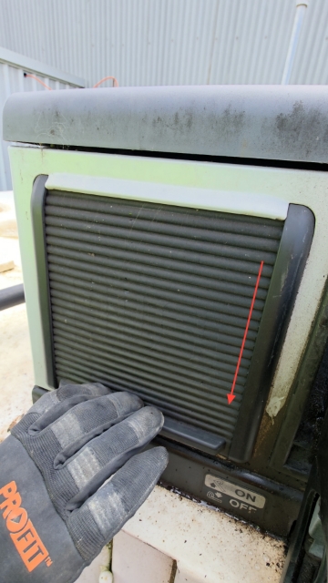 <p>Close the cover on the pump</p>