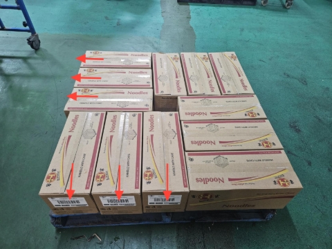 <p> When placing cartons on the pallet, arrange 12 cartons on the first layer, positioning them in groups of three in the same direction, as shown in the photo.</p><p> </p><p>The total number of cartons per pallet varies depending on the product. Please refer to the following:</p><p> </p><p>135071 / 135072 / 132101 / 132102 / 131000 / 131001 →<strong> 72</strong> cartons per pallet</p><p> </p><p>132100 / 135166 / 135167 / 135321 / 135328 →<strong> 60</strong> cartons per pallet</p>