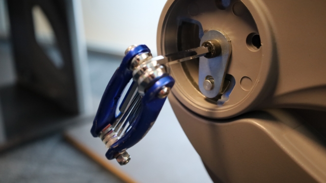 <p>Use a number six alan key.</p>