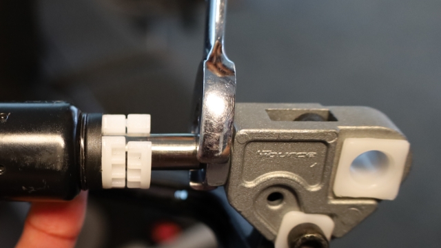 <p>Unscrew the cast piece</p>