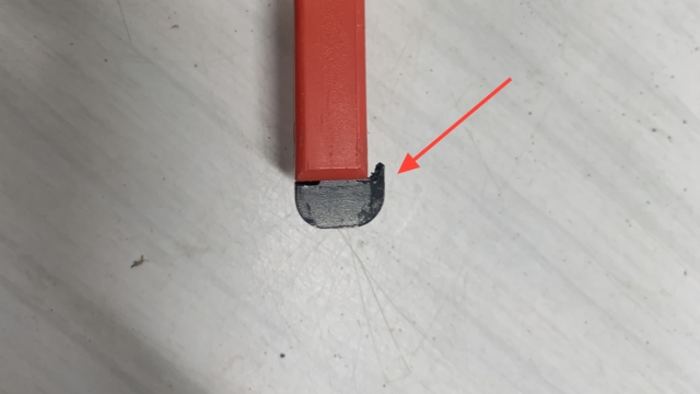 <p>Note the hook on the end of the handle.</p><p>This is for removing the charge from the chamber after use.</p>