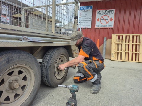 <p><strong>Trailer</strong></p><p>For a 7/16 stud trailer the torque is:</p><p>Ft lb. - 85</p><p>Nm - 115</p><p>For any other domestic/car and ute trailer the torque is:</p><p>Ft lb. - 90</p><p>Nm - 122</p>