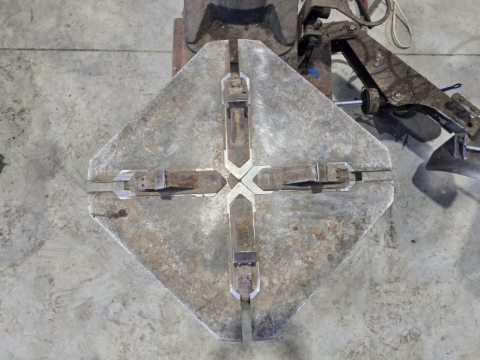 <p><strong>Turntable</strong></p><p>The turntable holds the clamps and is what turns when spinning the rim to take the tyre off.&nbsp;</p><p>The turntable is operated by one of the foot pedals</p><p></p>