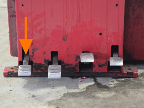 <p><strong>Left Hand Foot Pedal</strong></p><p>The left hand foot pedal controls the tilt arm.</p><p>Pressing it down brings the tilt arm forward which brings the machine head down.</p><p>Pressing the foot pedal and releasing it returns the the tilt arm back.</p>