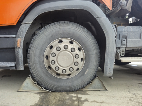 <p><strong>Preparation</strong></p><ul><li><p>Park the truck on a level surface and engage the parking brake.</p></li><li><p>Place wheel chocks around the tyres not being changed.</p></li><li><p>Complete lockout procedure</p></li><li><p>Confirm with the driver that they are outside the vehicle and remain clear of the work area.</p></li><li><p>Ensure all PPE is worn, including ear muffs.</p></li></ul><p></p>