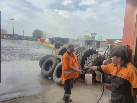 <p><strong>Final Checks</strong></p><ul><li><p>Ensure that wheel set worked on has been torqued.</p></li><li><p>Complete the retorque sheet with all required details. <klink id="f11a2ba0-1d3e-444b-9380-79ddf97b8d97" step-id="3ed06bd9-bc3b-48d0-b66d-d89abb1af7f6">How To - Fill Out Retorque Sheet.</klink></p></li><li><p>Hand the retorque sheet to the driver and verbally advise them of the retorque interval.</p></li><li><p>Remove the lockout/tagout device.</p></li></ul><p></p>