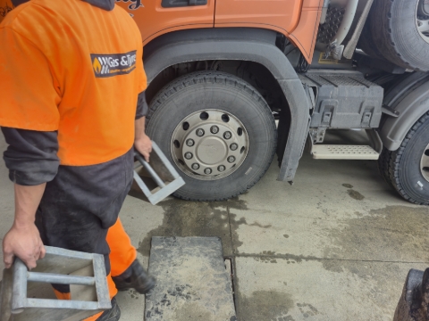 <p><strong>Lowering the Vehicle</strong></p><ul><li><p>Slowly lower the jack until the tyre is fully on the ground.</p></li><li><p>Remove the jack.</p></li><li><p>Remove the wheel chocks.</p></li></ul><p></p>