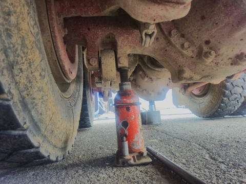 <p><strong>Thrust Alignment Hanger</strong></p><p>The thrust alignment hanger is one place that you can jack from. It is often the best place, as the axle is often too high off the ground to jack from.</p><p></p>