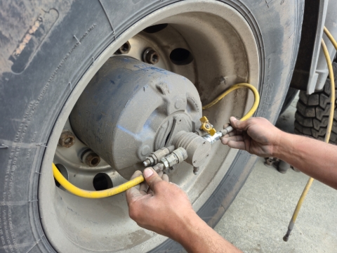 <p><strong>Installing the Wheel</strong></p><p>Install the wheel.</p><p>When installing the the wheel, be mindful not to knock the taps, as they are very easy to damage. </p><p>When positioning the wheel on the hub, ensure that the lines can reach the taps and tighten without being forced or stretched. This is crucial.</p><p>When feeding the inner hose through to the outer wheel, make sure the hose comes through two holes level with each other, so that the hose doesn't get pinched when tightening the wheel.</p><p></p>