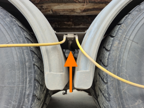 <p><strong>Central Taps</strong></p><p>Turn off the central taps relative to the wheels you are working on</p>