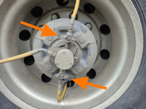 <p><strong>Hub Taps</strong></p><p>Turn off the hub taps relative to the wheel you are working on.</p>