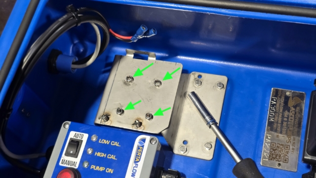 <p><strong>Screw up the Adaptor Plate</strong></p><p>Use an 8mm socket to tighten up the M5 SS Nyloc nuts. </p><p></p>