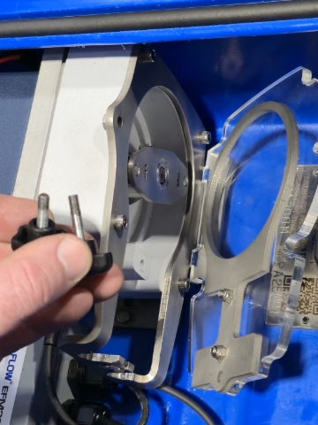 <p><strong>Remove the front cover</strong></p><p>Unscrew the 2x thumb screws on the front of the pump head and lift out the clear cover</p>