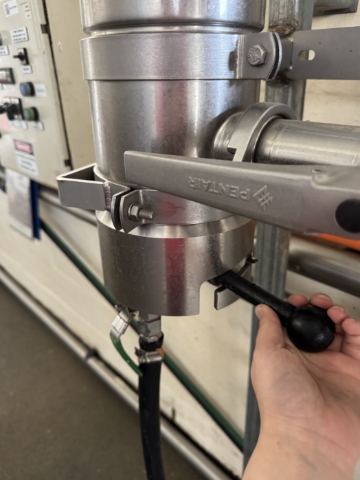 <p>Undo both filter canisters </p>