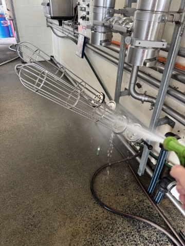 <p>Clean the filter cages</p>